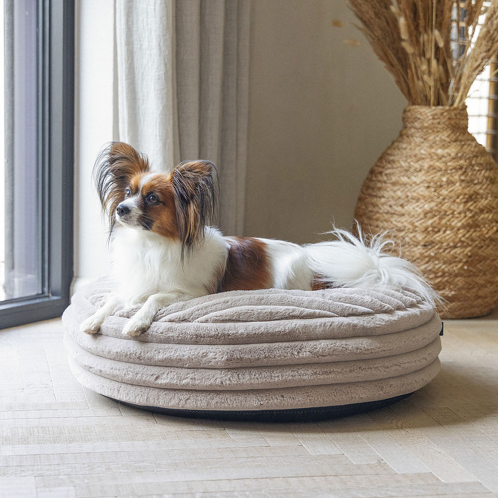 Designed by Lotte Hundebett Reza - rund, beige 